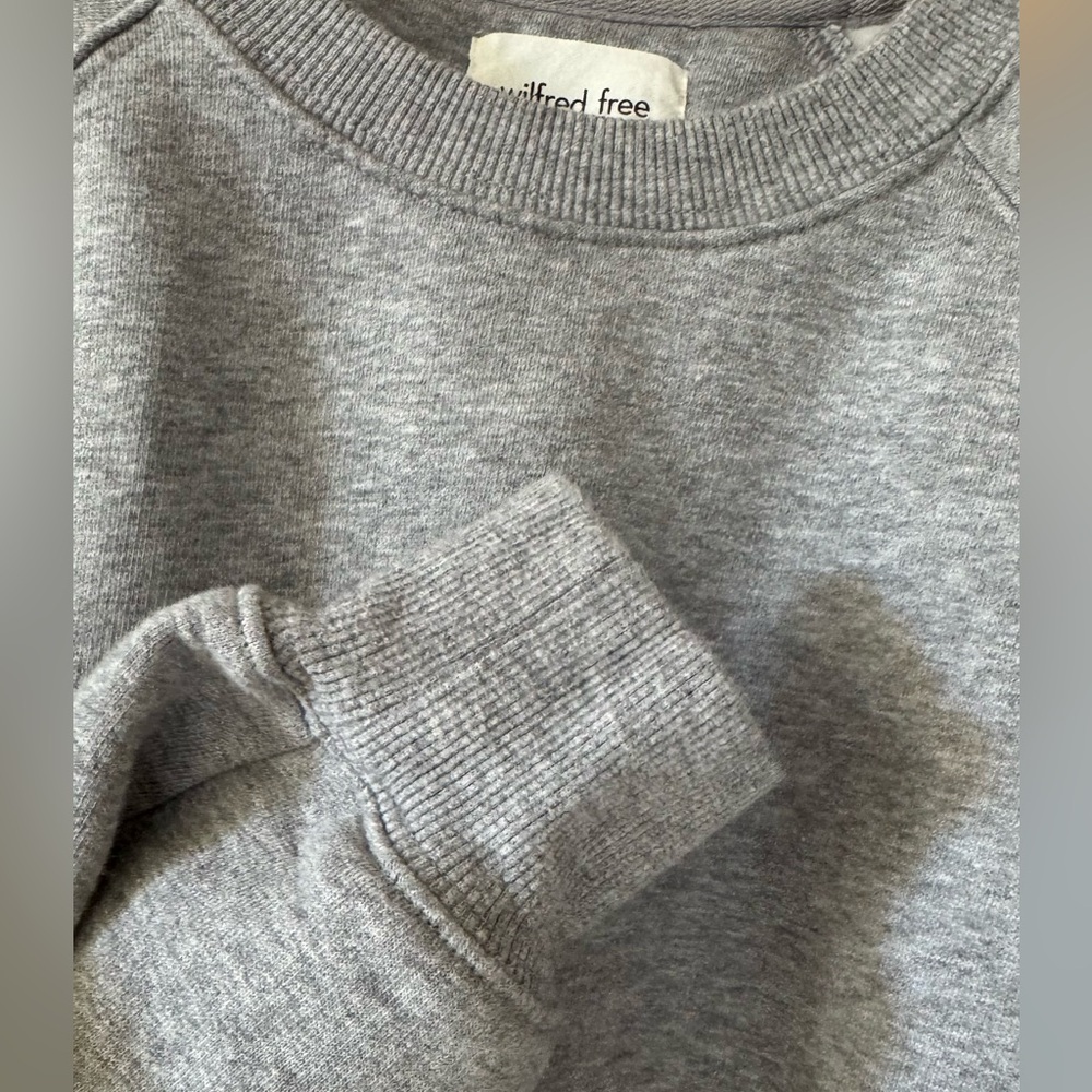 Aritzia Wilfred Free Heather Gray Crewneck Sweatshirt - Picture 4 of 10